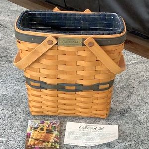 2000 Longaberger Collectors Club Membership Basket. 10” tall